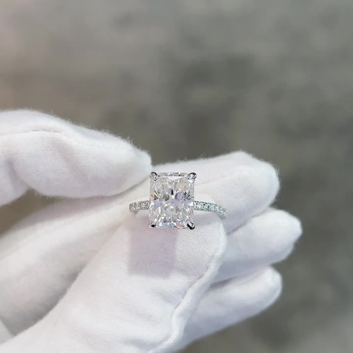 Felistly Jewelry：Bestselling 4ct 8x10mm Radiant-Cut White Gold Moissanite Engagement Ring