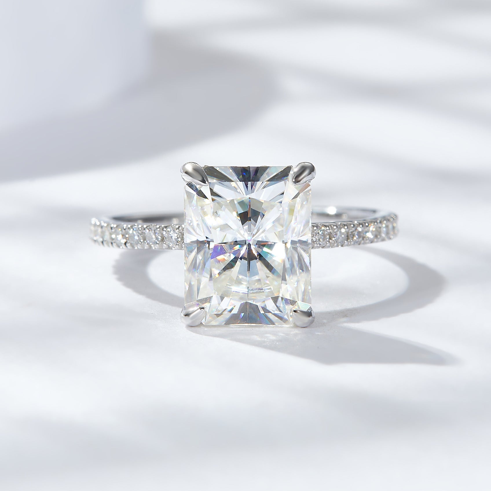 Felistly Jewelry：Bestselling 4ct 8x10mm Radiant-Cut White Gold Moissanite Engagement Ring