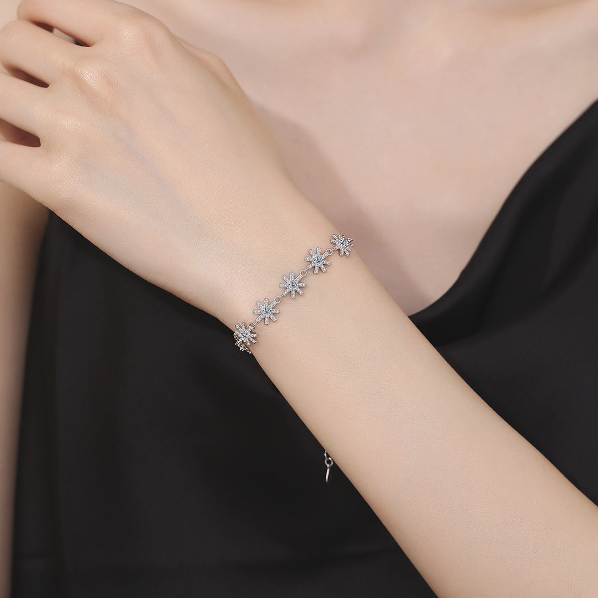 Felistly Jewelry: Sparkling Cross Flower Bracelet - 925 Silver Moissanite Dainty Jewelry for Women