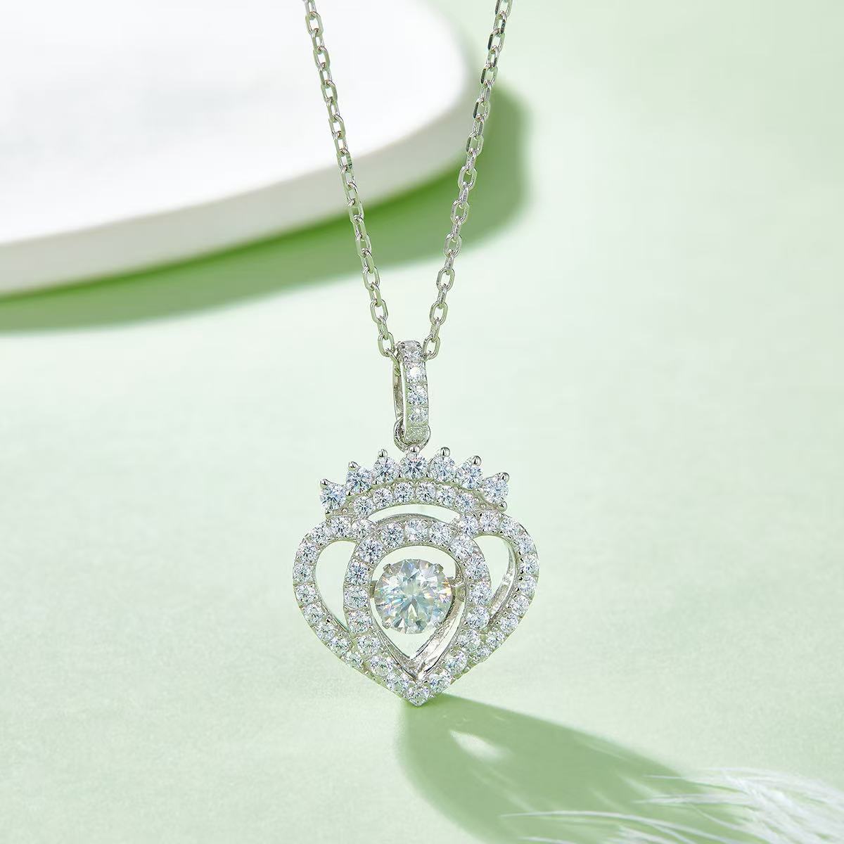 Felistly Jewelry Lively Hearts Series: Exquisite Moissanite Choker Necklace for Women